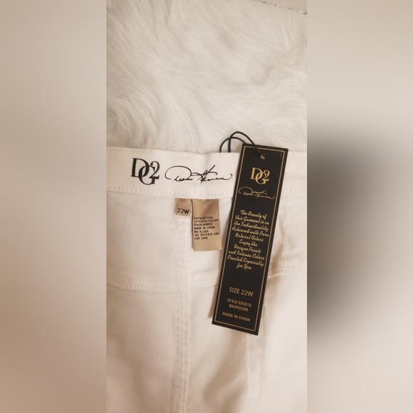 Cute white knee length jean shorts very comfortable and very streachy - Picture 3 of 3